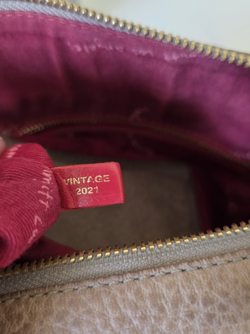 Hammitt Daniel Small Crossbody Vintage 2021 Collection Taupe Greige Leather - Picture 11 of 16
